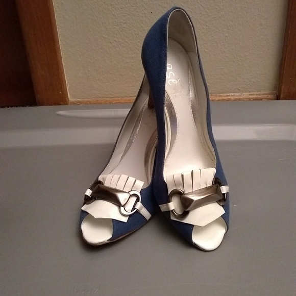*Final Sell Price* Blasè Heels - Picture 2 of 5